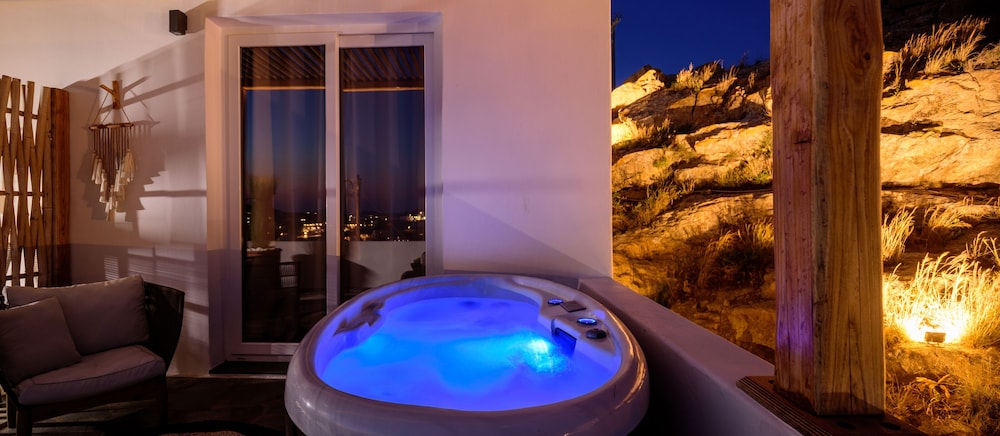 VRACHOS SUITES MYKONOS 49/75