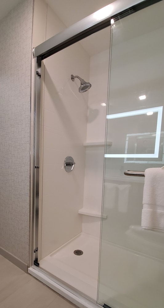 Holiday Inn Express And Suites Lake Forest 1/55