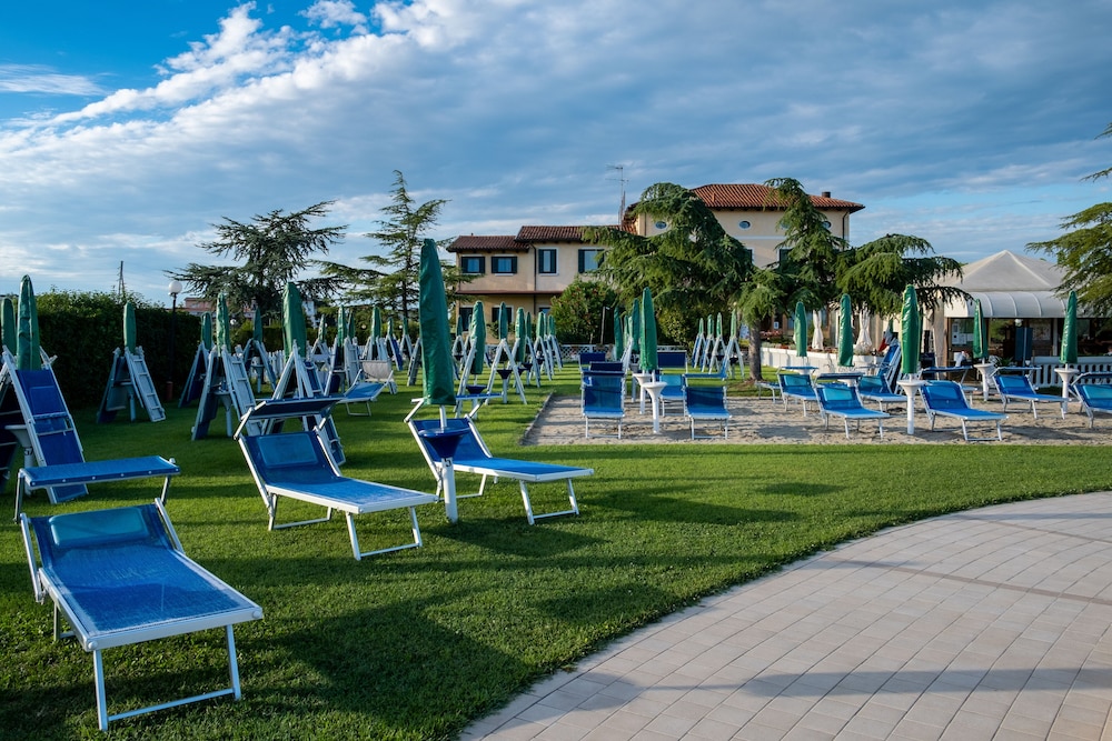 Hotel Villa Sara 43/60