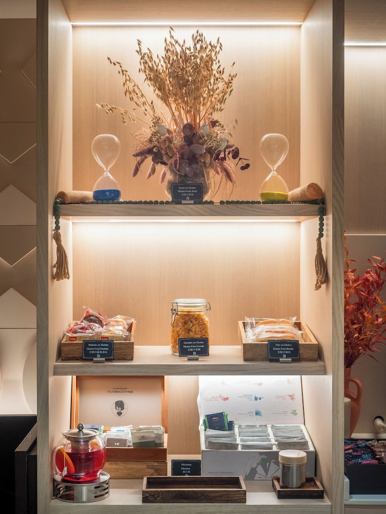 ARCELON HOTEL 6/50