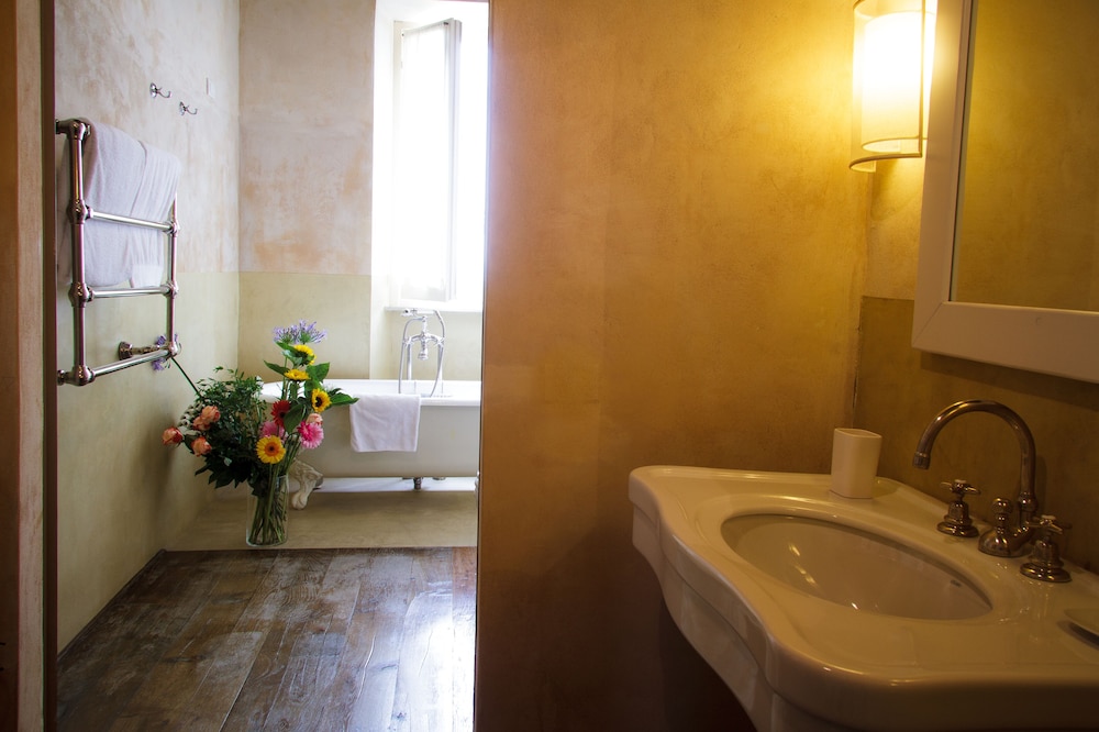 Villa Cassia di Baccano 42/50