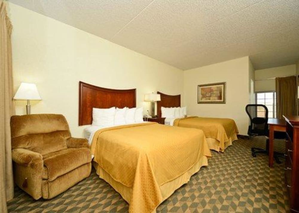 Quality Inn and Suites Ames Conference Center Near ISU Campus 7/48
