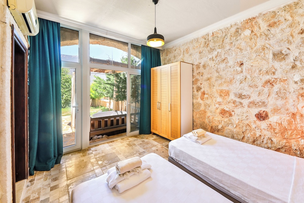 Atalante Hotel 16/50