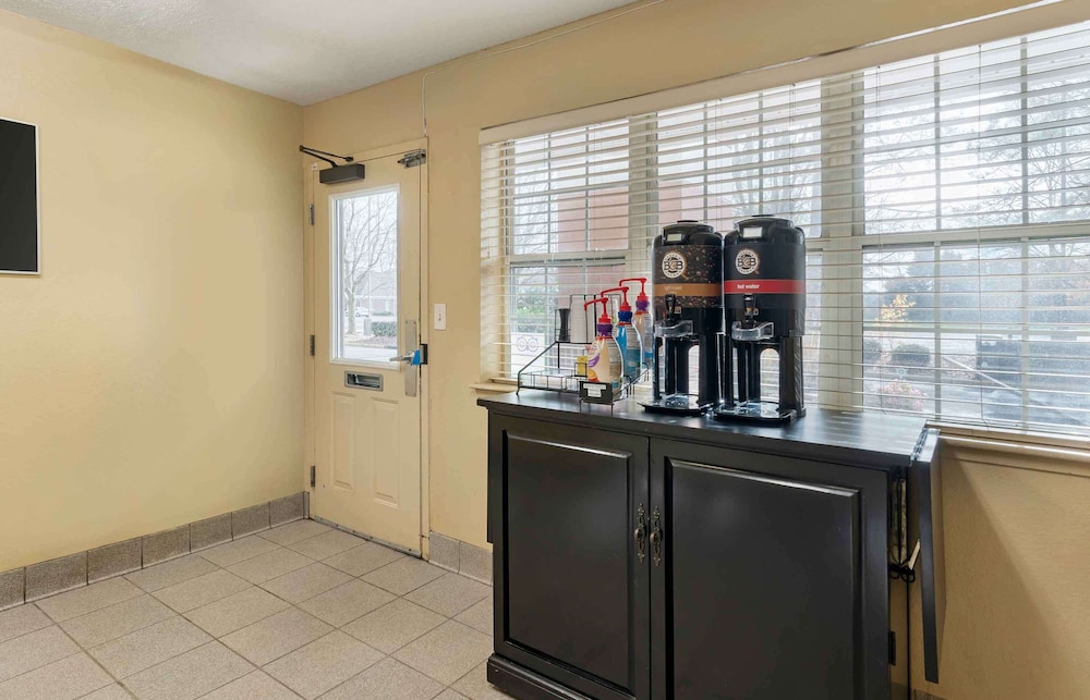Extended Stay America - Newport News - Oyster Point 5/34