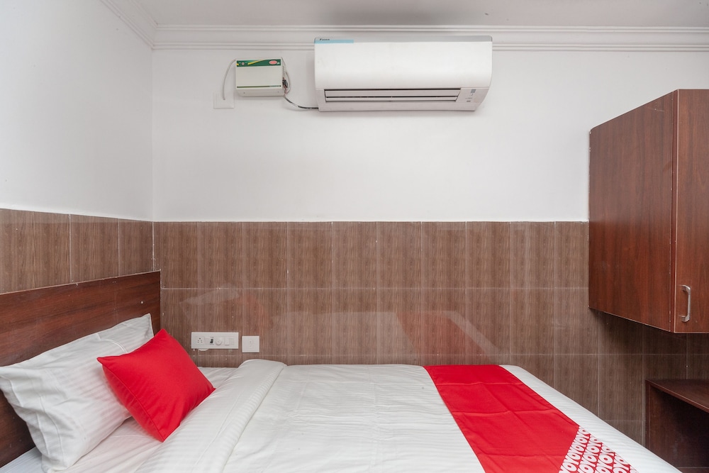 Oyo 27775 Hotel Srinivasa Residency 9/26