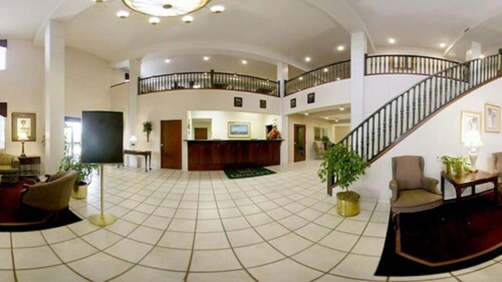 Days Inn & Suites by Wyndham Hickory 6/25