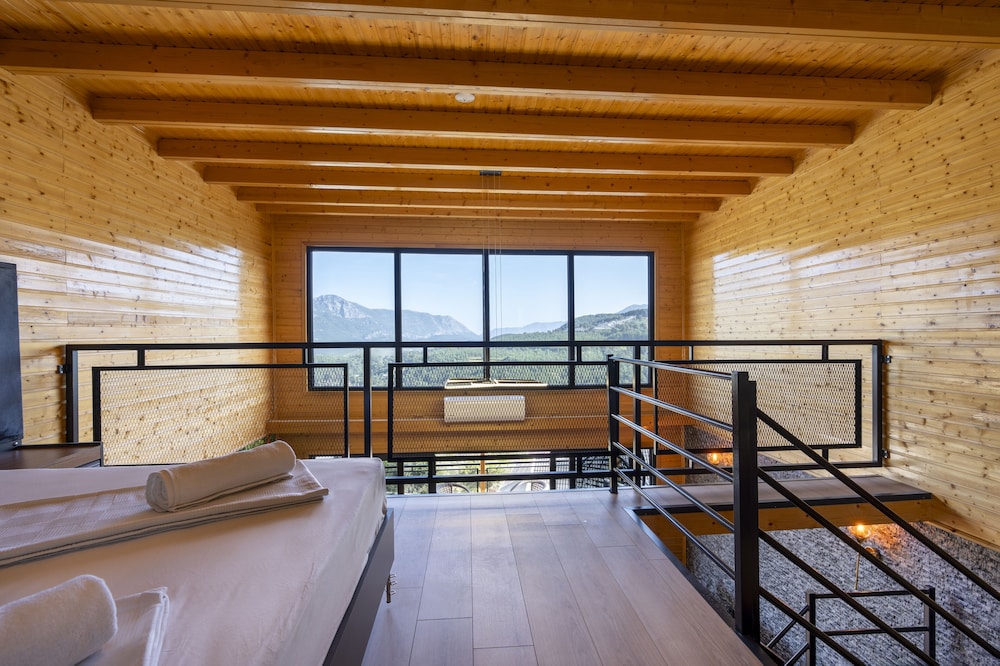 La Veranda Villas 8/25