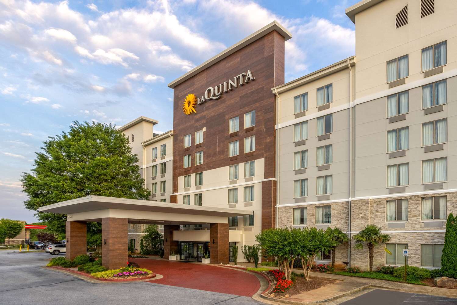 La Quinta Inn & Suites by Wyndham Atlanta Airport North 53/60