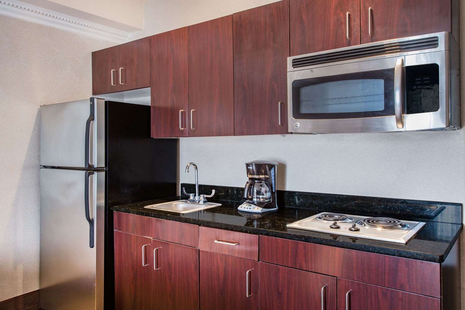 Hawthorn Suites by Wyndham El Paso Airport 2/28