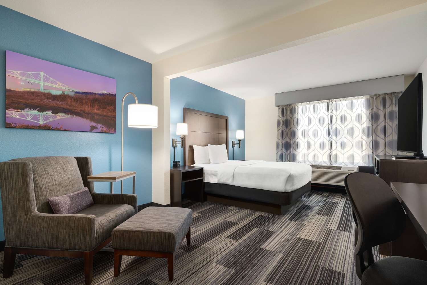 La Quinta Inn Suites Springfield Airport Plaza 12/61