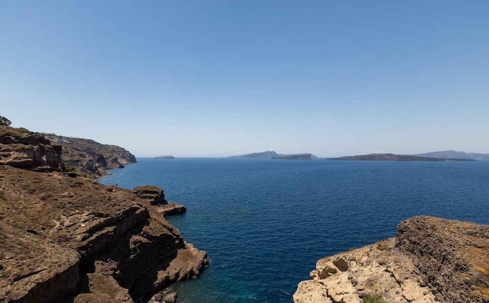 Grand Ambassador Santorini Hotel 73/78