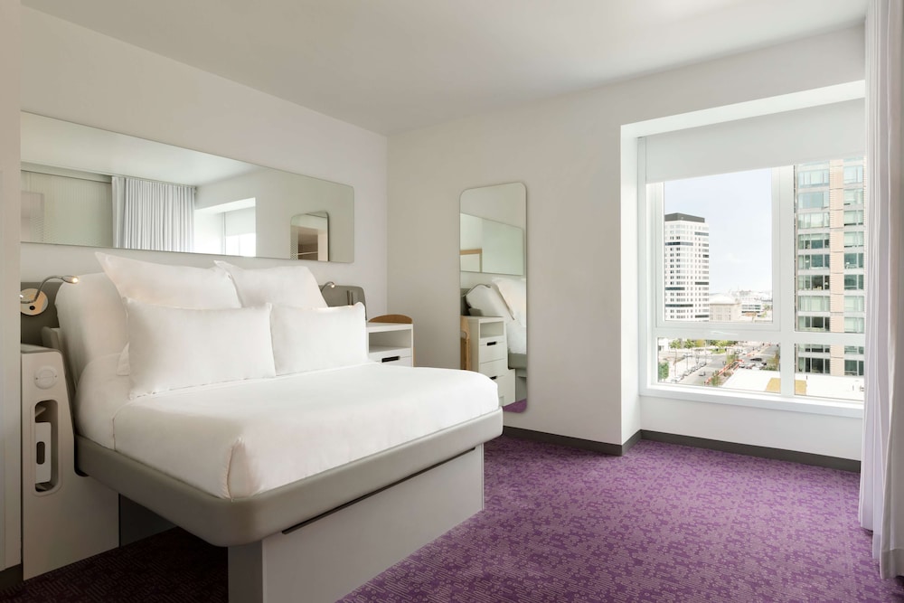 YOTEL Boston, Select by Hilton 23/79