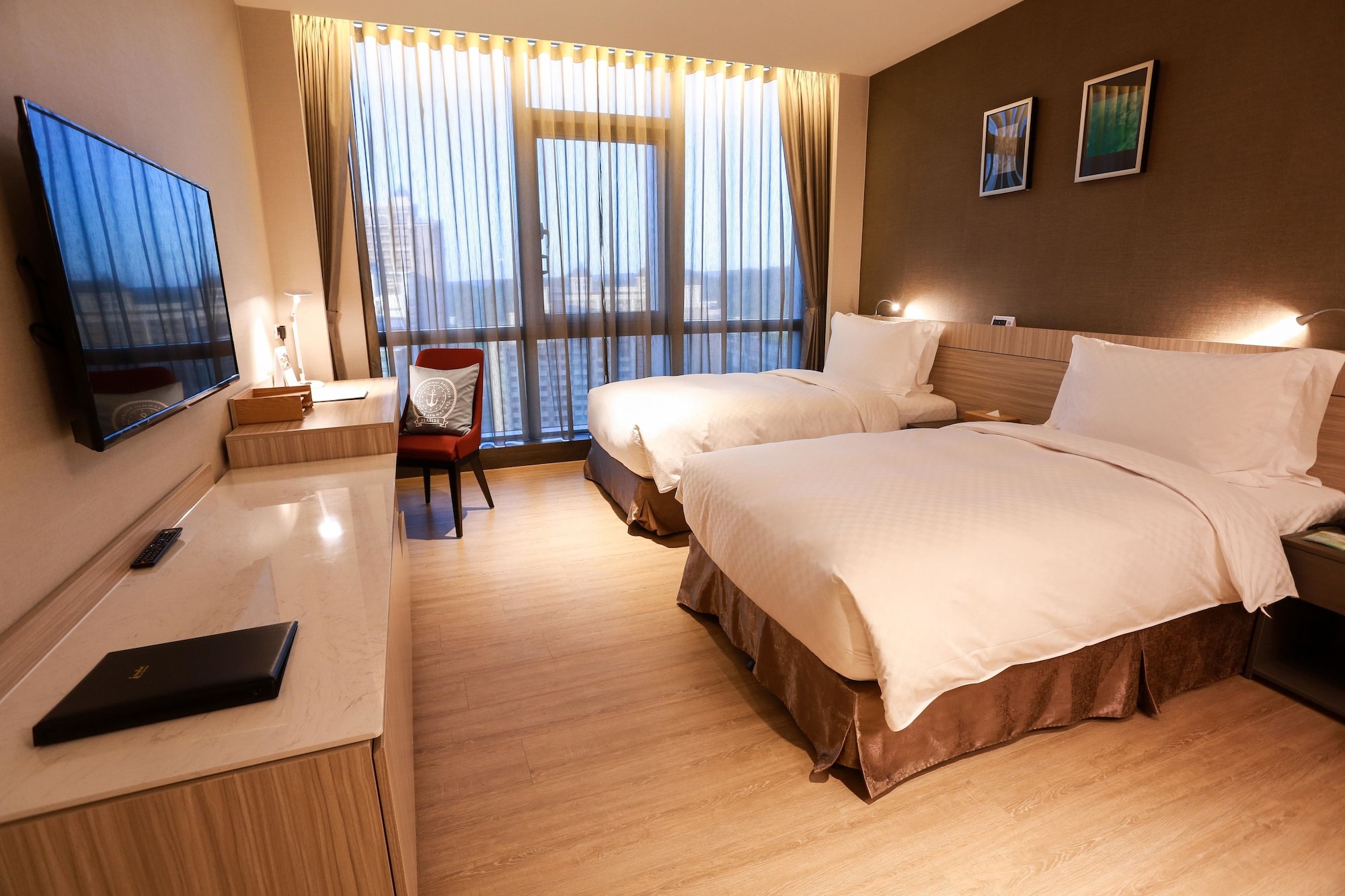 STANDARD, TWIN BEDS, CITY VIEW