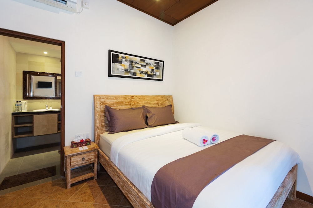 Bale Seminyak 5/16