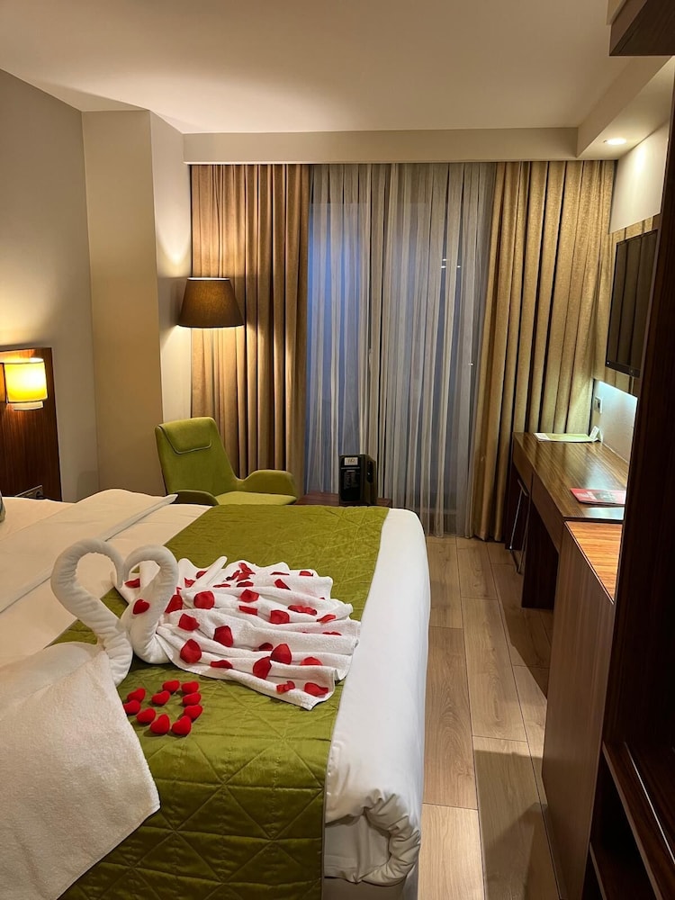 The White Orient Hotel 26/64