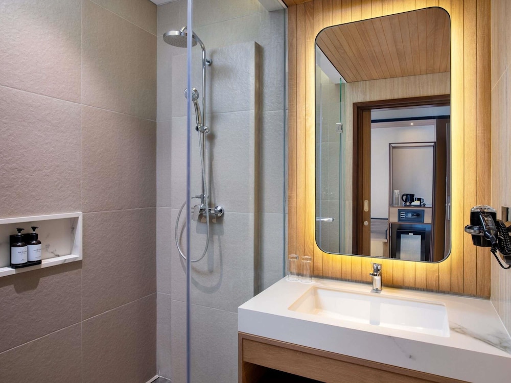 Mercure Pangkalan Bun 52/56