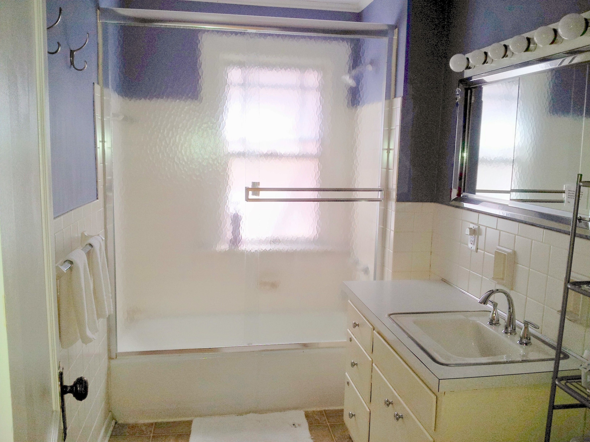 Private, Deluxe, King Bed, Shared Bathroom، The Wayfaring Buckeye Hostel 5/5