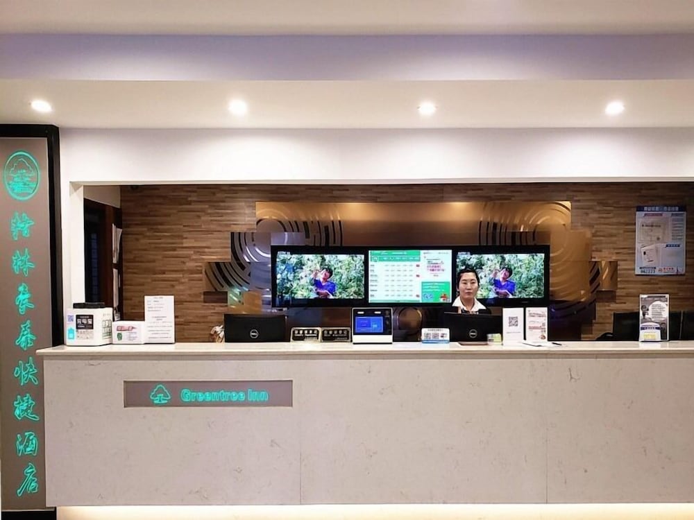 Vatica ShangHai International Tourism Resort Luoshan Road Subway Station Hotel 6/42