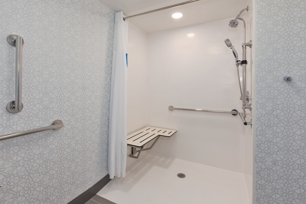 Hampton Inn Traverse City 16/45