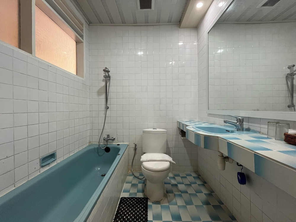 غرفة سوبيريور بسرير كوين، Grand Tamaro Hotel Parapat 7/8