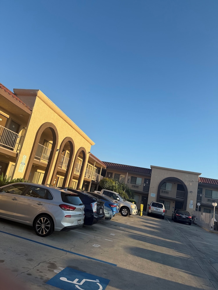 Anaheim National Inn 66/72