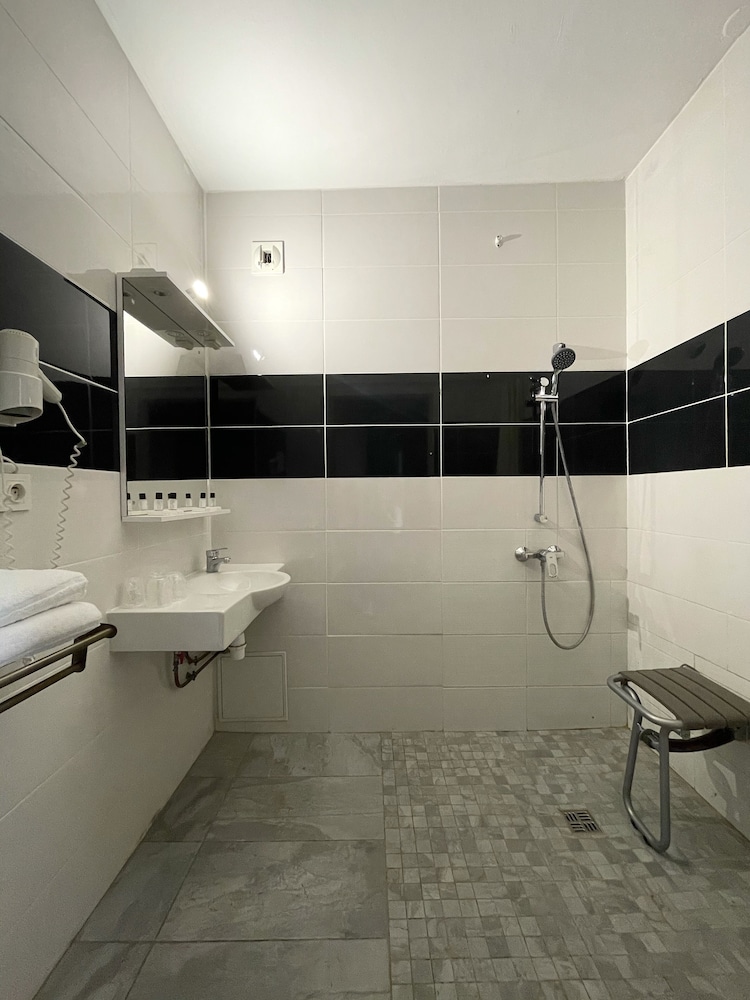 Kyriad Direct Dijon Nord - Zenith - Toison D'Or 16/36
