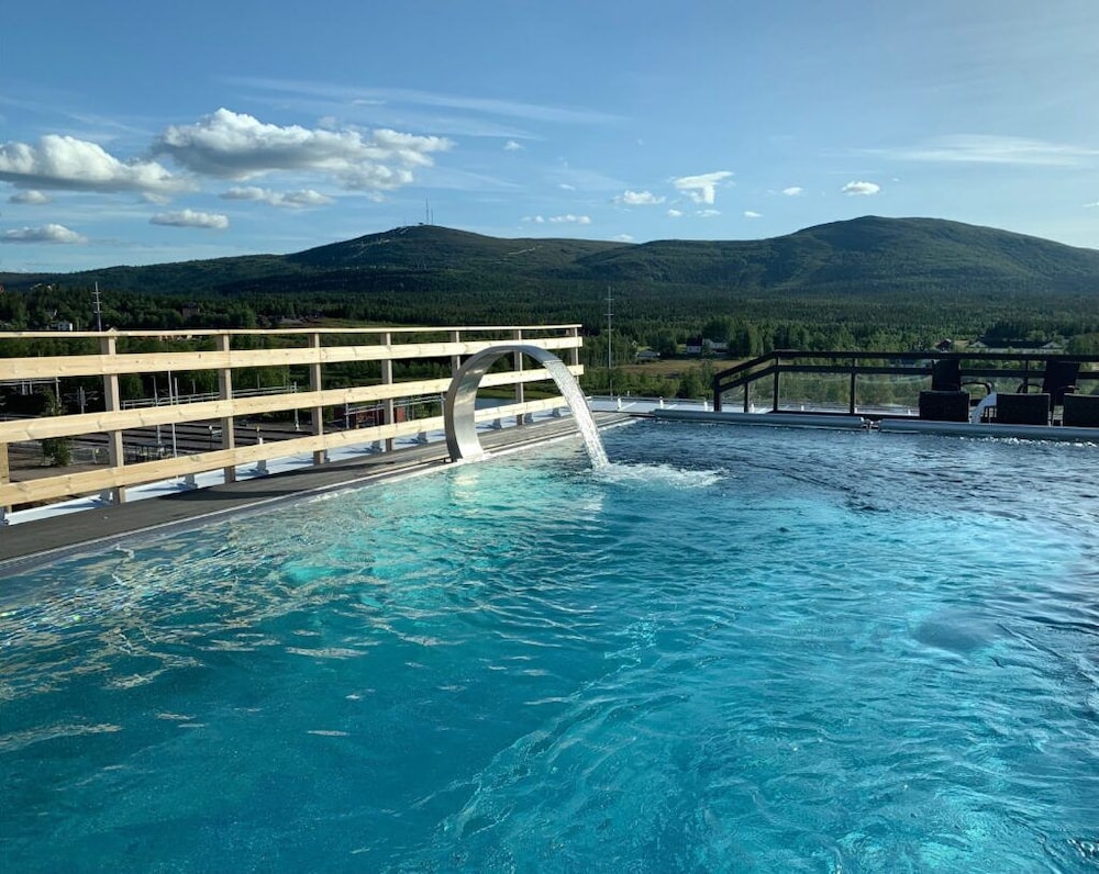 QUALITY HOTEL LAPLAND 42/43