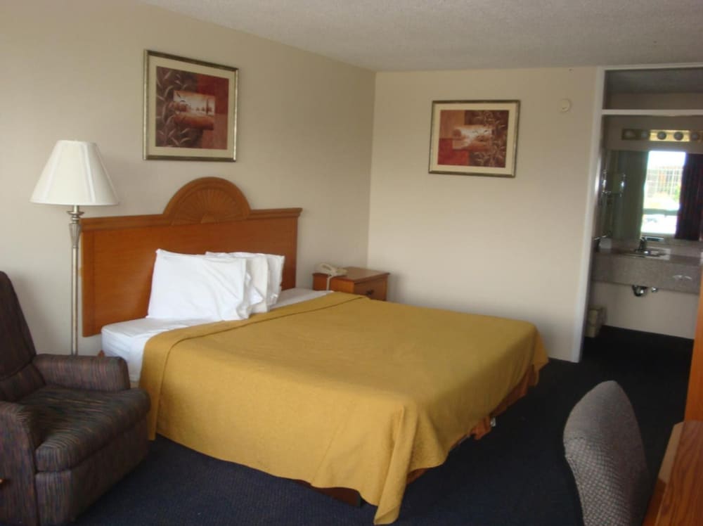 Americourt Extended Stays 21/38