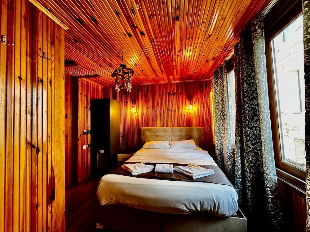 Taksim Palace Istanbul Hotel 9/18