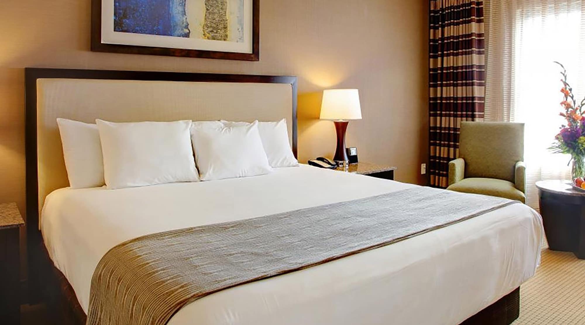 Room, King Bed, South Tower