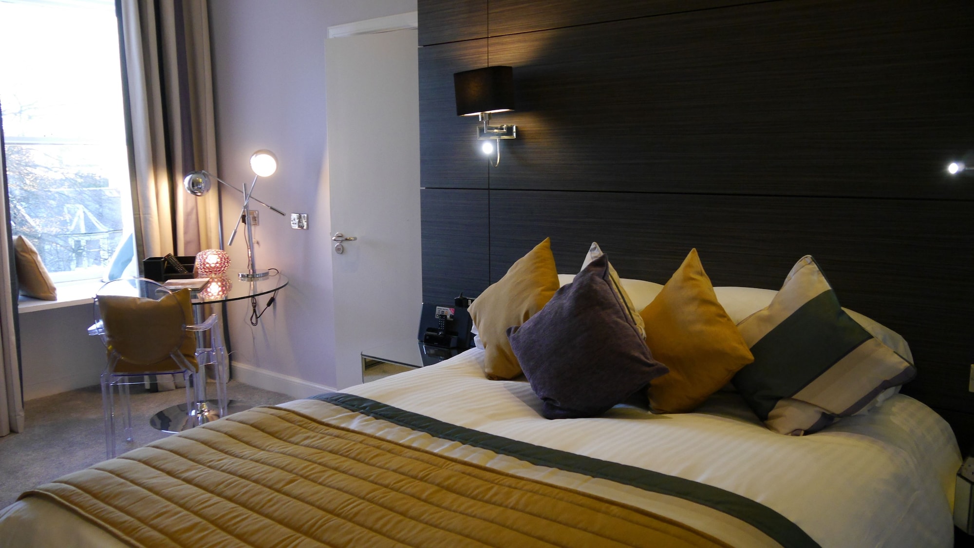 CLASSIC, SINGLE, QUEEN BED