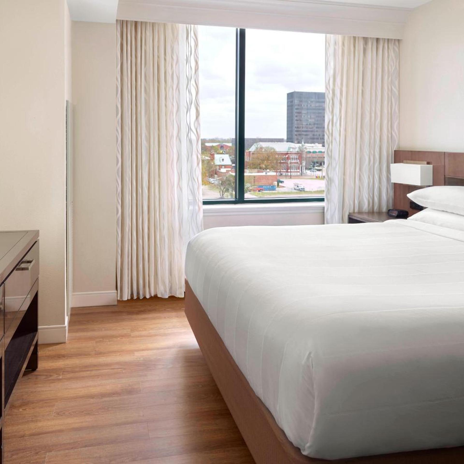 1 Bedroom, Tower, Suite, King Bed, Sofa, Bathtub, Accessible