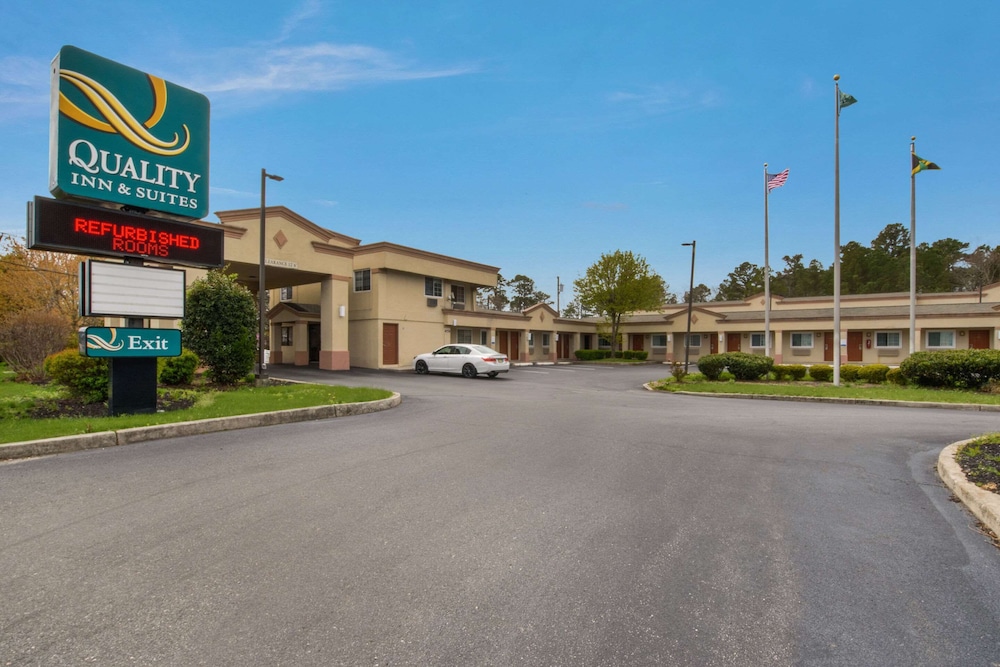 HIBISCUS Inn & Suites 3/43