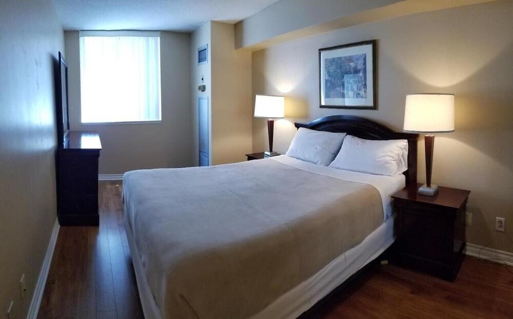 Canada Suites on Bay 11/50