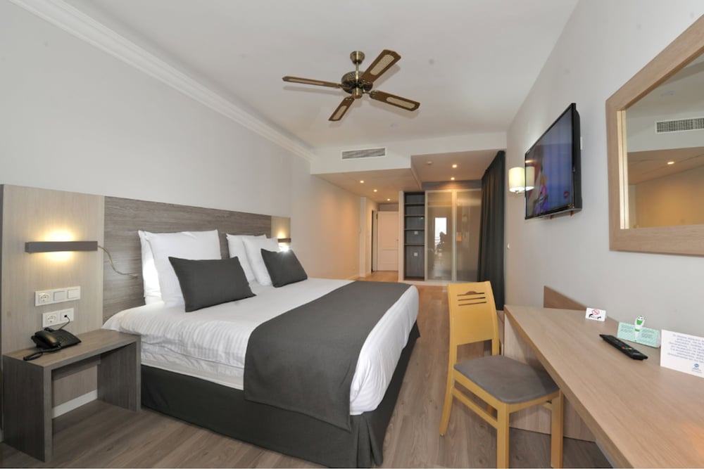 Club, Double Bed