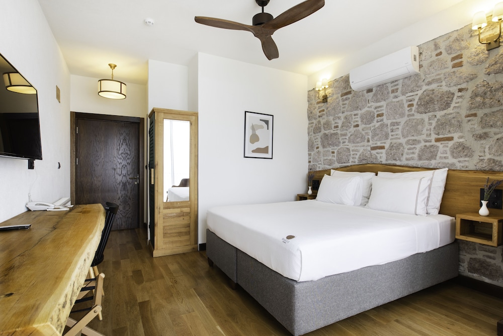Marlo Ayvalik +12 Adult Only 12/50