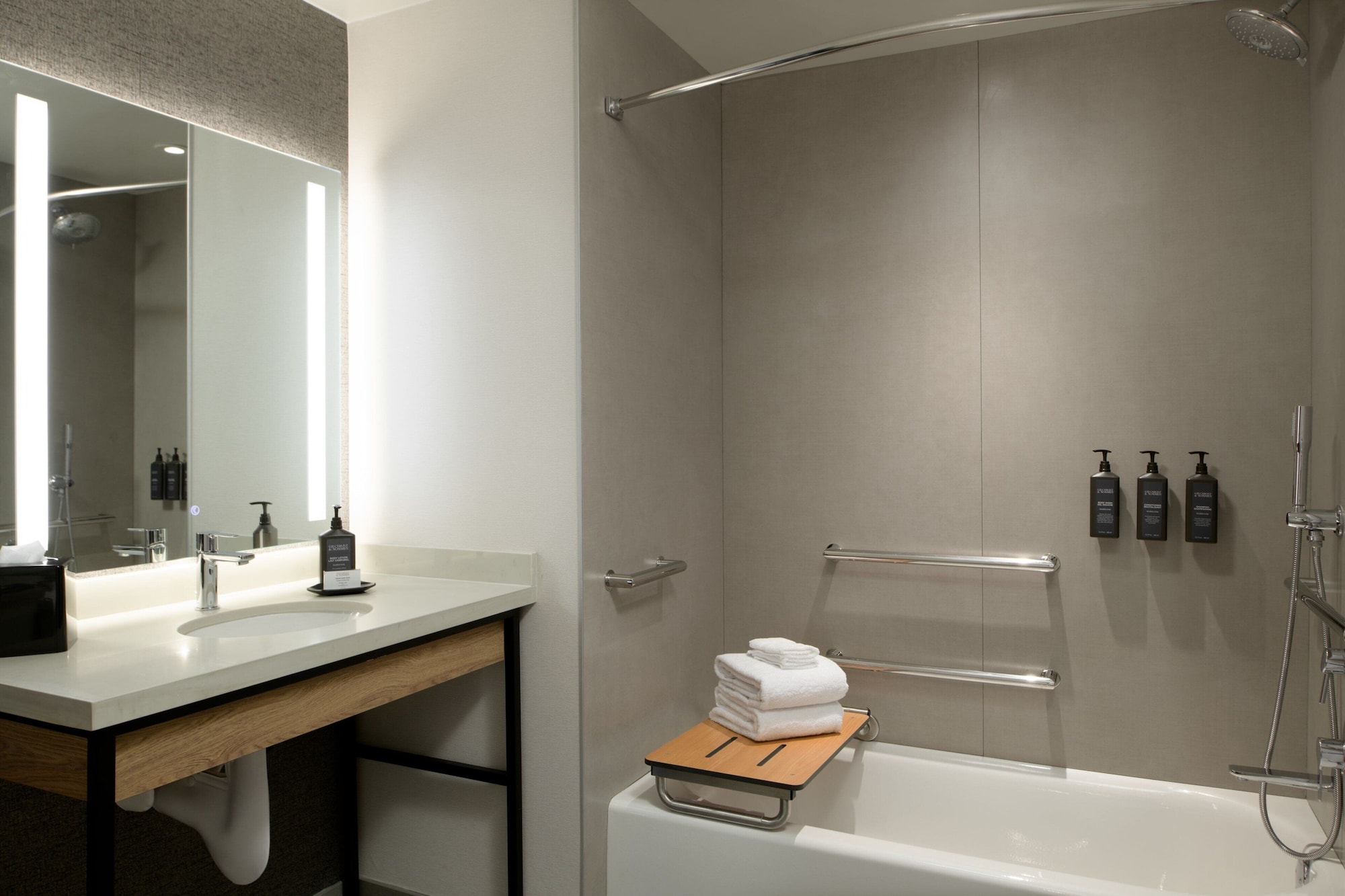 غرفة بسريرين مزدوجين، Sheraton Park Hotel at the Anaheim Resort 3/10