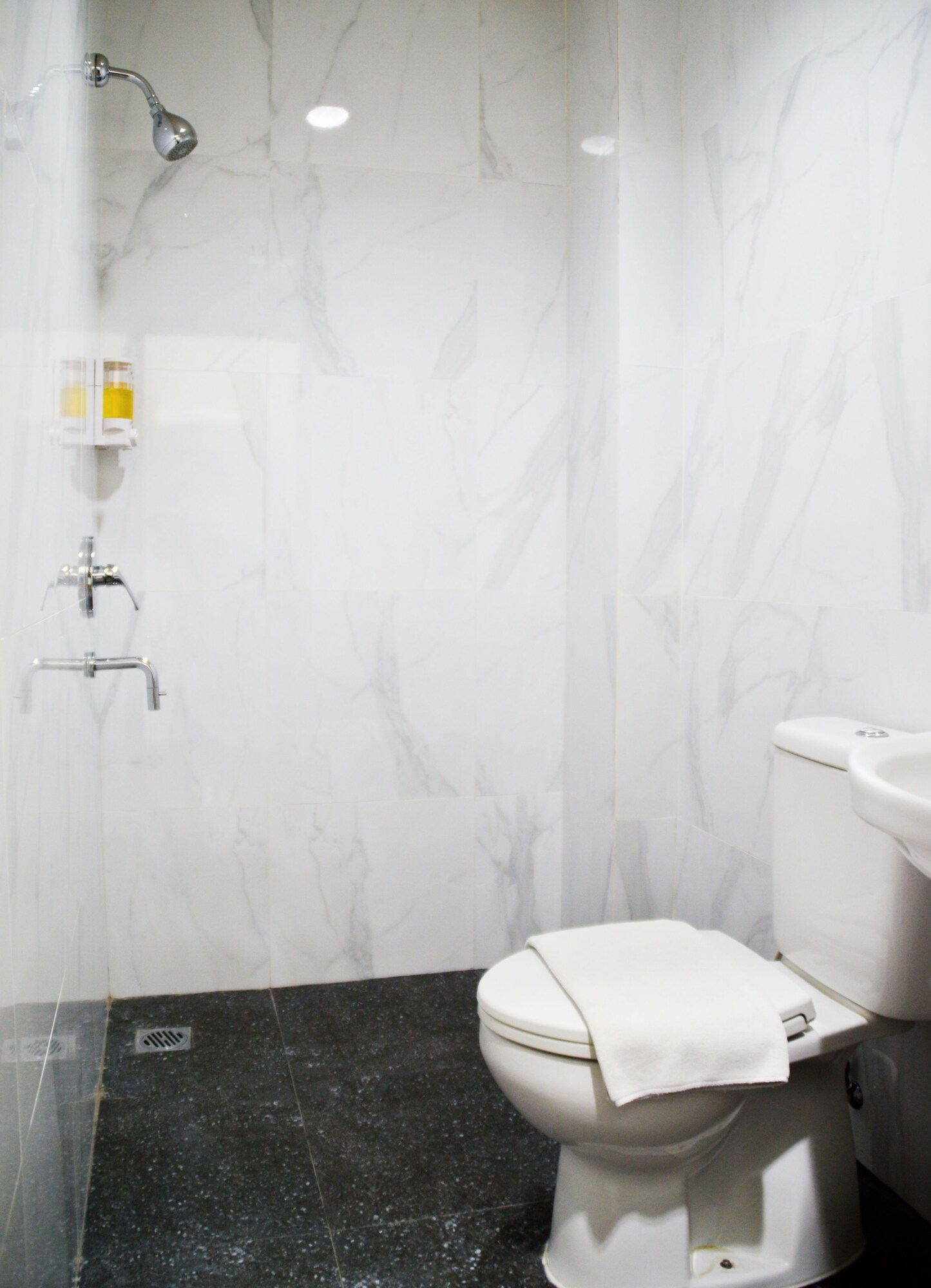 غرفة ديلوكس بسرير مزدوج، Hotel 88 Mangga Besar 120 RS Husada By WH 4/5