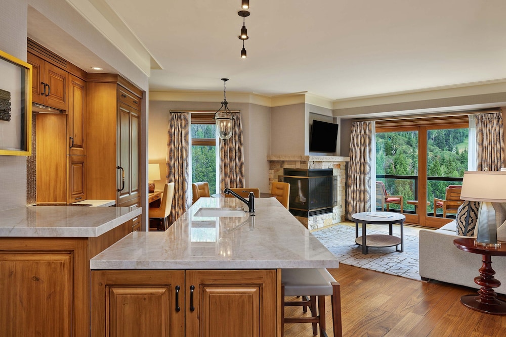 The St. Regis Deer Valley 28/70