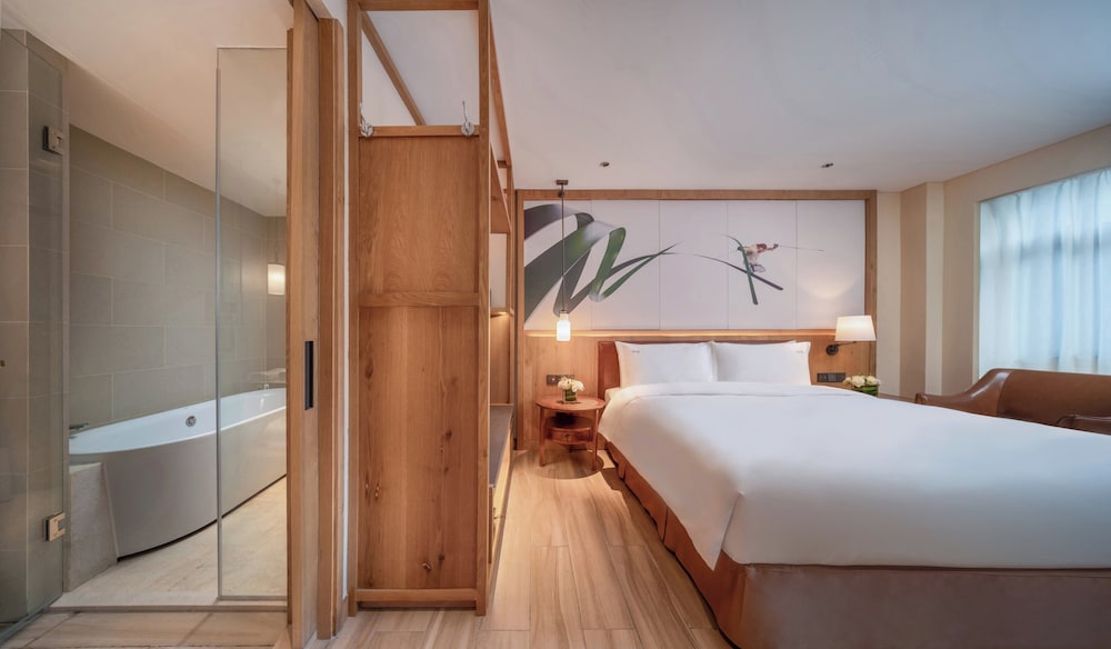 غرفة قياسية بسرير كينج في طابق مرتفع، Holiday Inn Jilin Beidahu 6/7