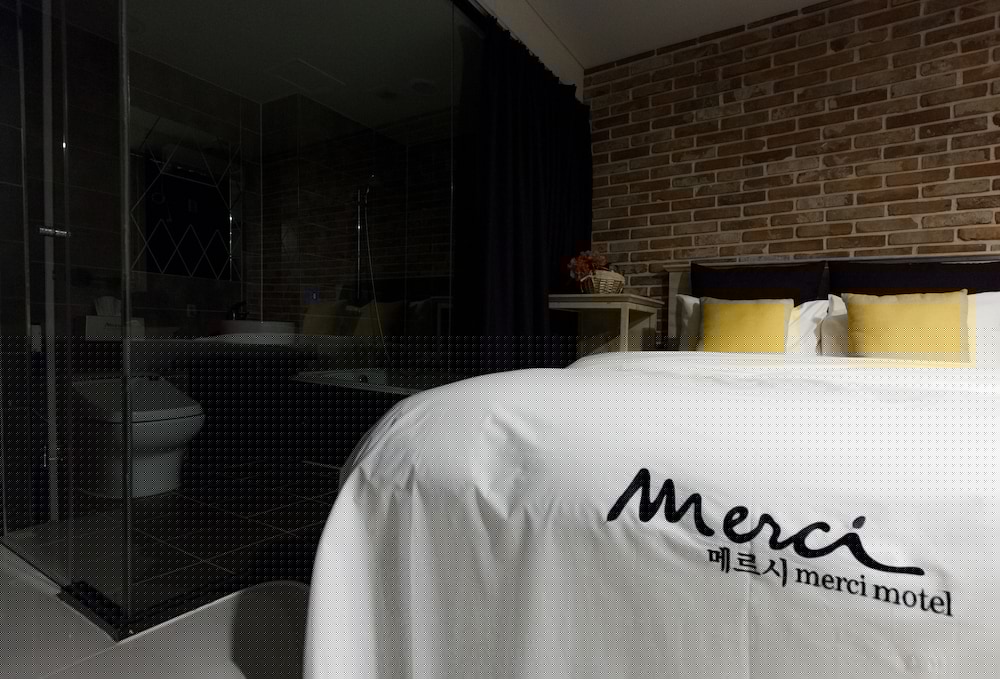 Hotel Merci 28/69