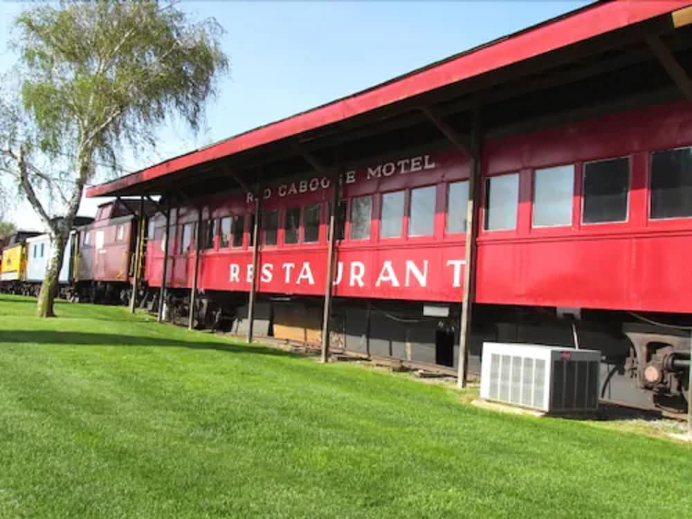 Red Caboose Motel 43/50
