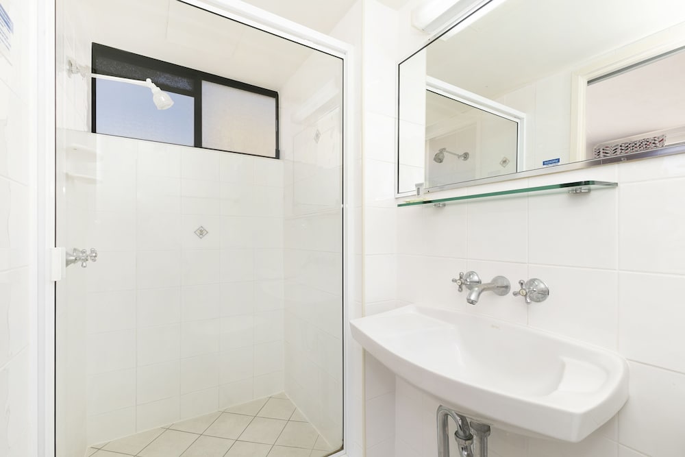 Astor Apartments 42/50