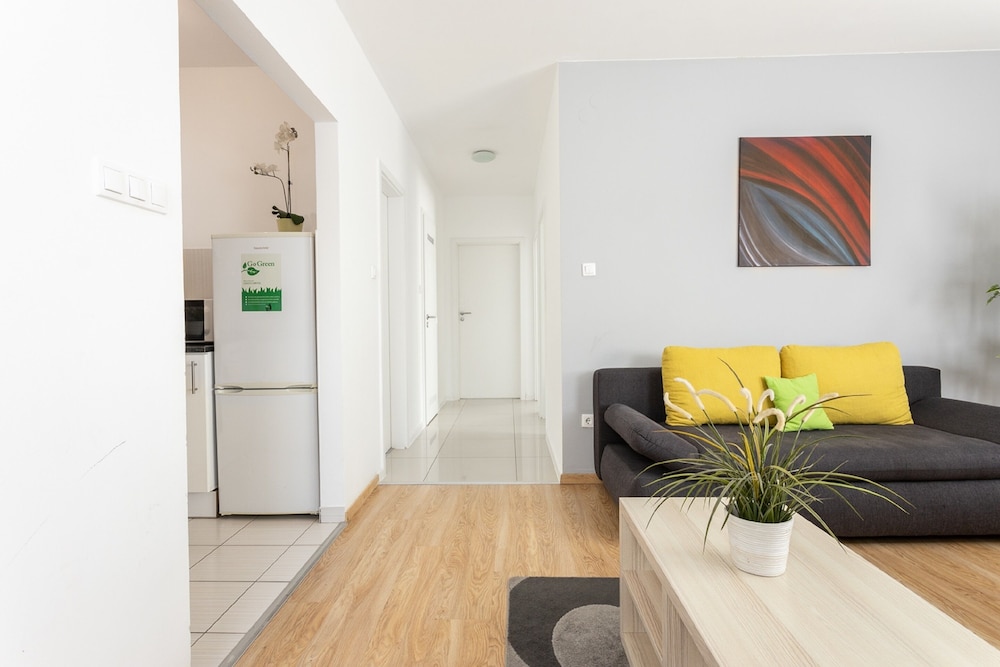 Maple Tree Apartments 40/46