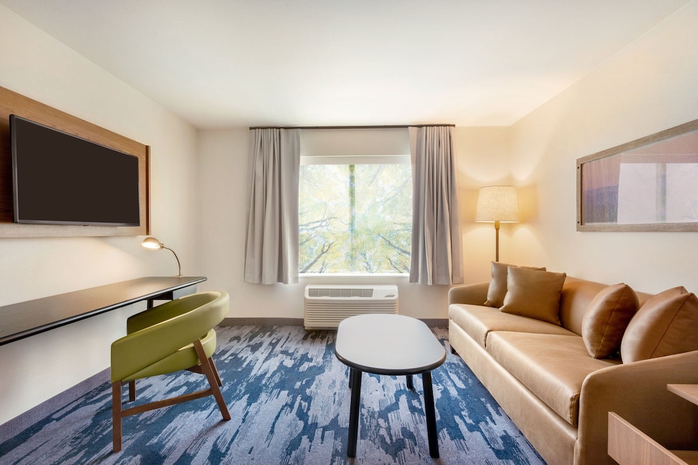 Fairfield Inn Suites Boulder Longmont 24/38
