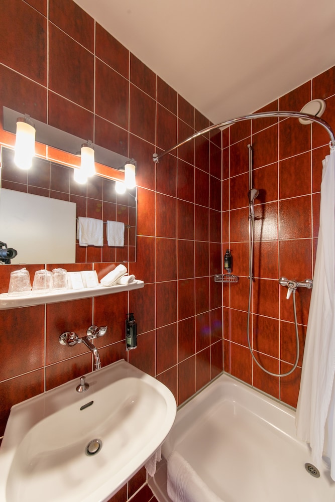 HOTEL BON PORT 22/40
