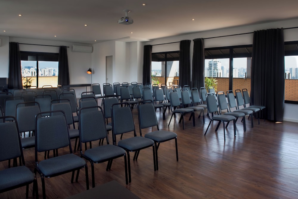 Hotel Intercity Anhembi 45/50