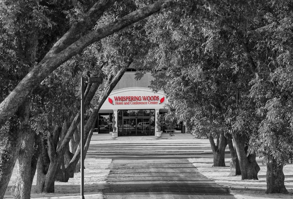 Whispering Woods Hotel & Conference Center 1/39