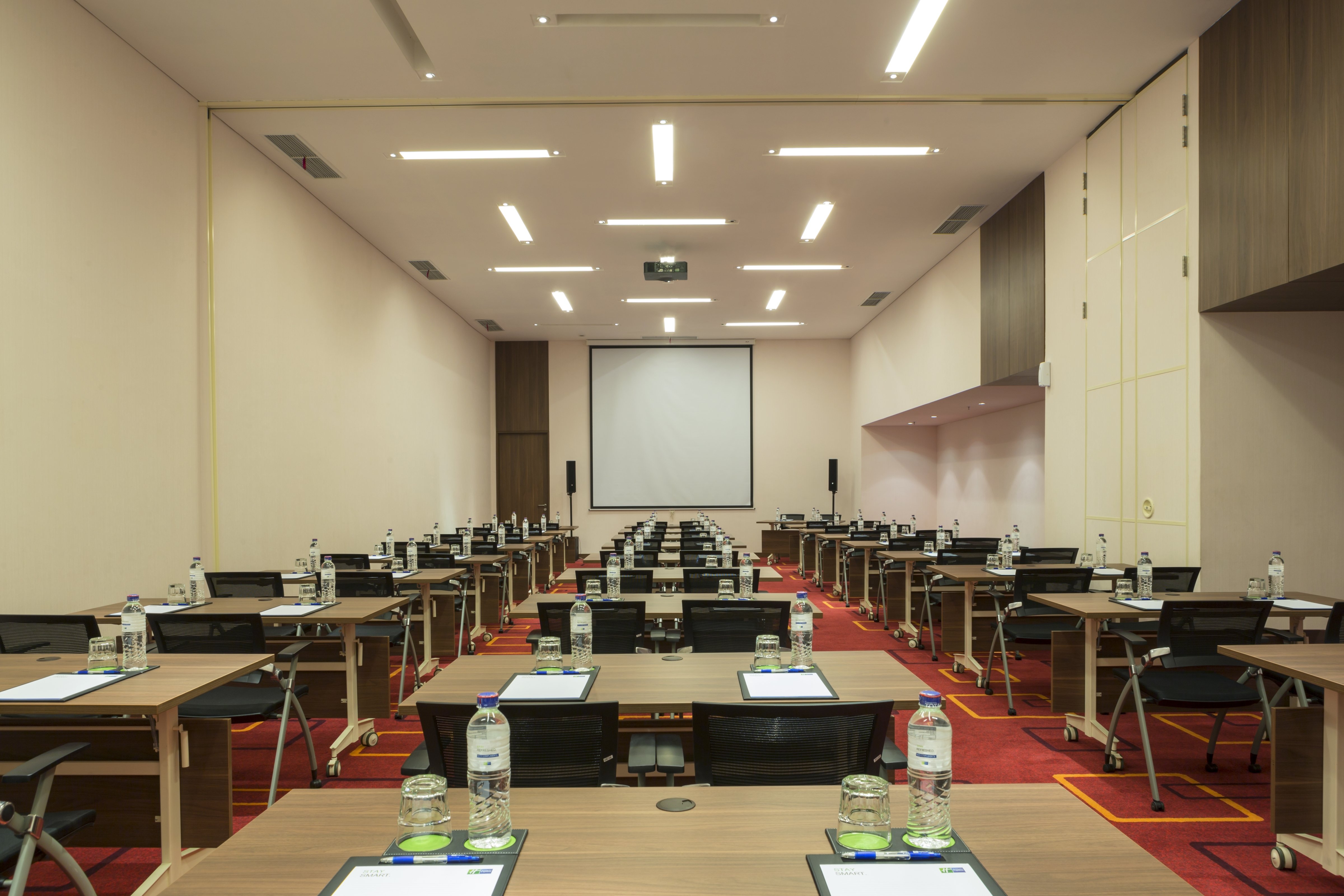 Holiday Inn Express Jakarta Pluit Citygate 44/54