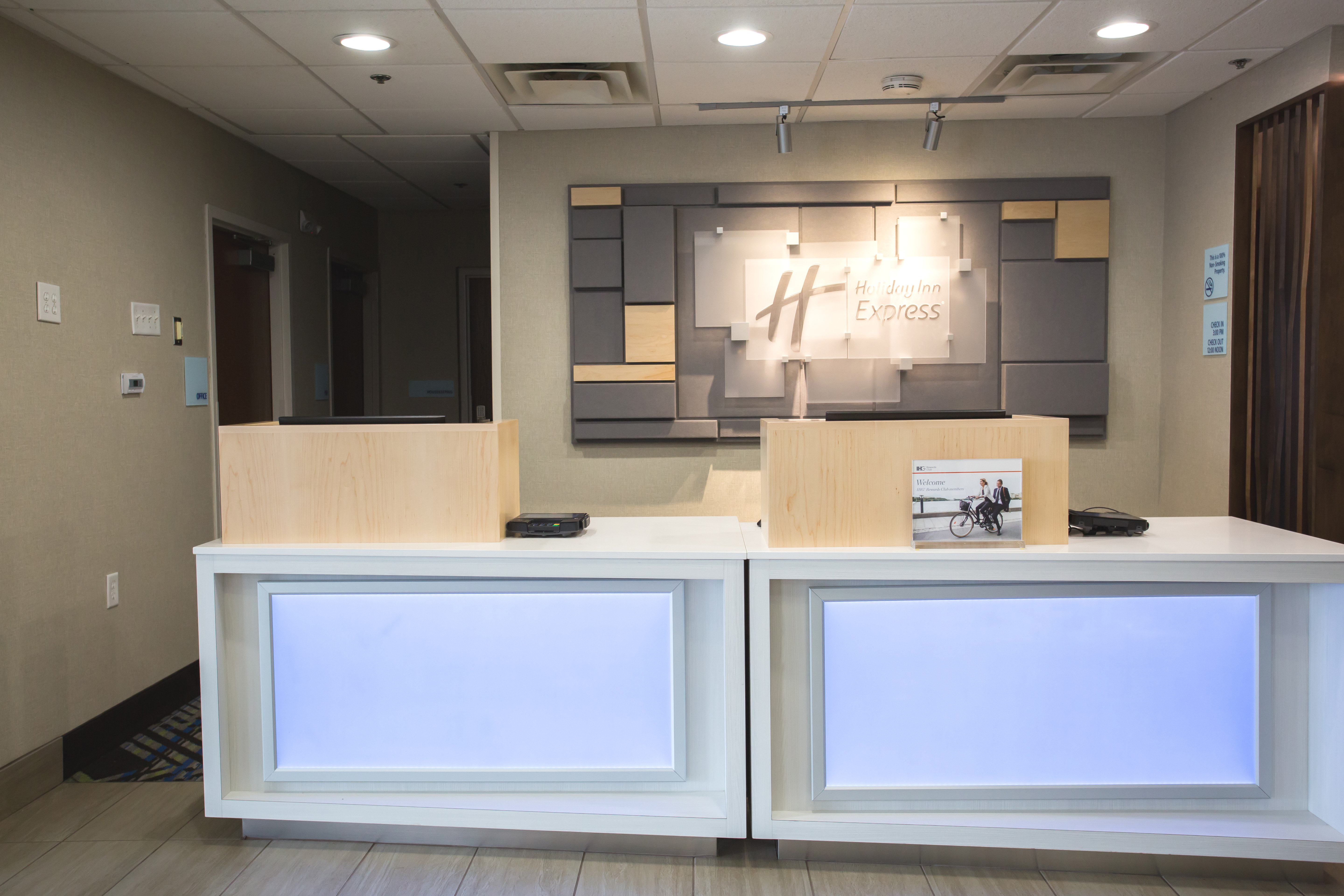 HOLIDAY INN EXPRESS WILMINGTON 2/48